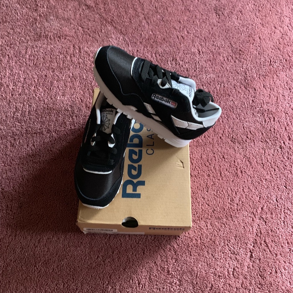 Unisex Black and White Reebox Classic